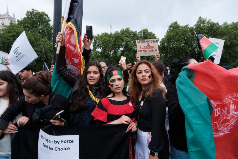 Afghaanse vlag kopen in de webshop - verschillende kleuren en formaten beschikbaar voor verzamelaars en feestelijkheden